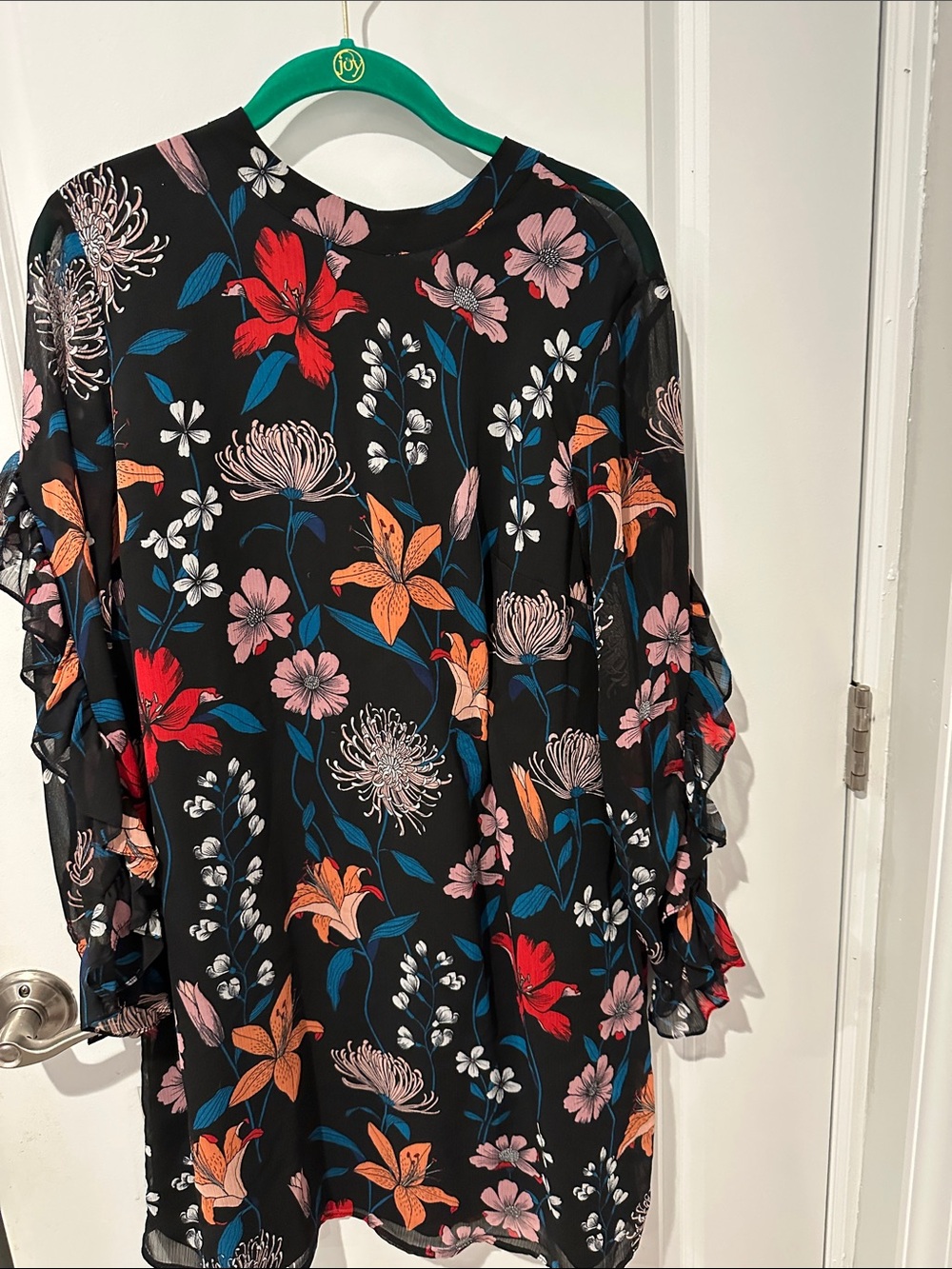 Women’s Black Floral Ruffle-Sleeve Blouse